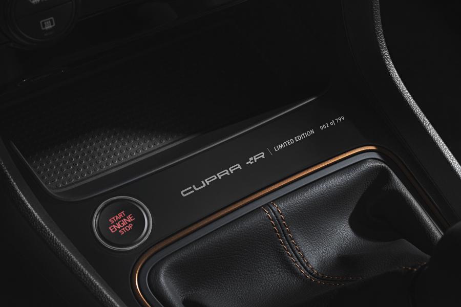 Детали интерьера Seat Leon Cupra R (5F) 2017 года  (WW) (фото 30 из 40)